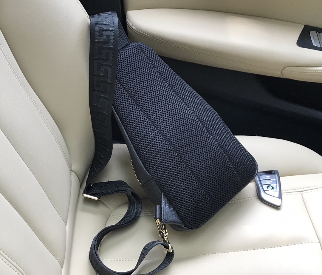 【VERSACE 公式旗艦店】ヴェルサーチ    胸ポケット  当日出荷 好評に付き再入荷！16*30*7.5CM