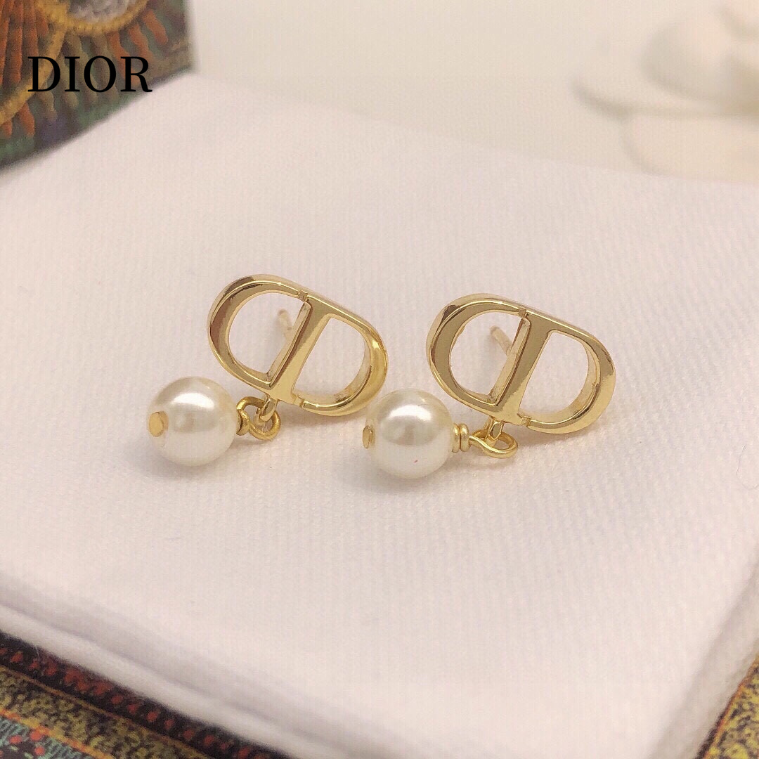 【DIOR】 ディオール  ファッションスタイルのイヤリング