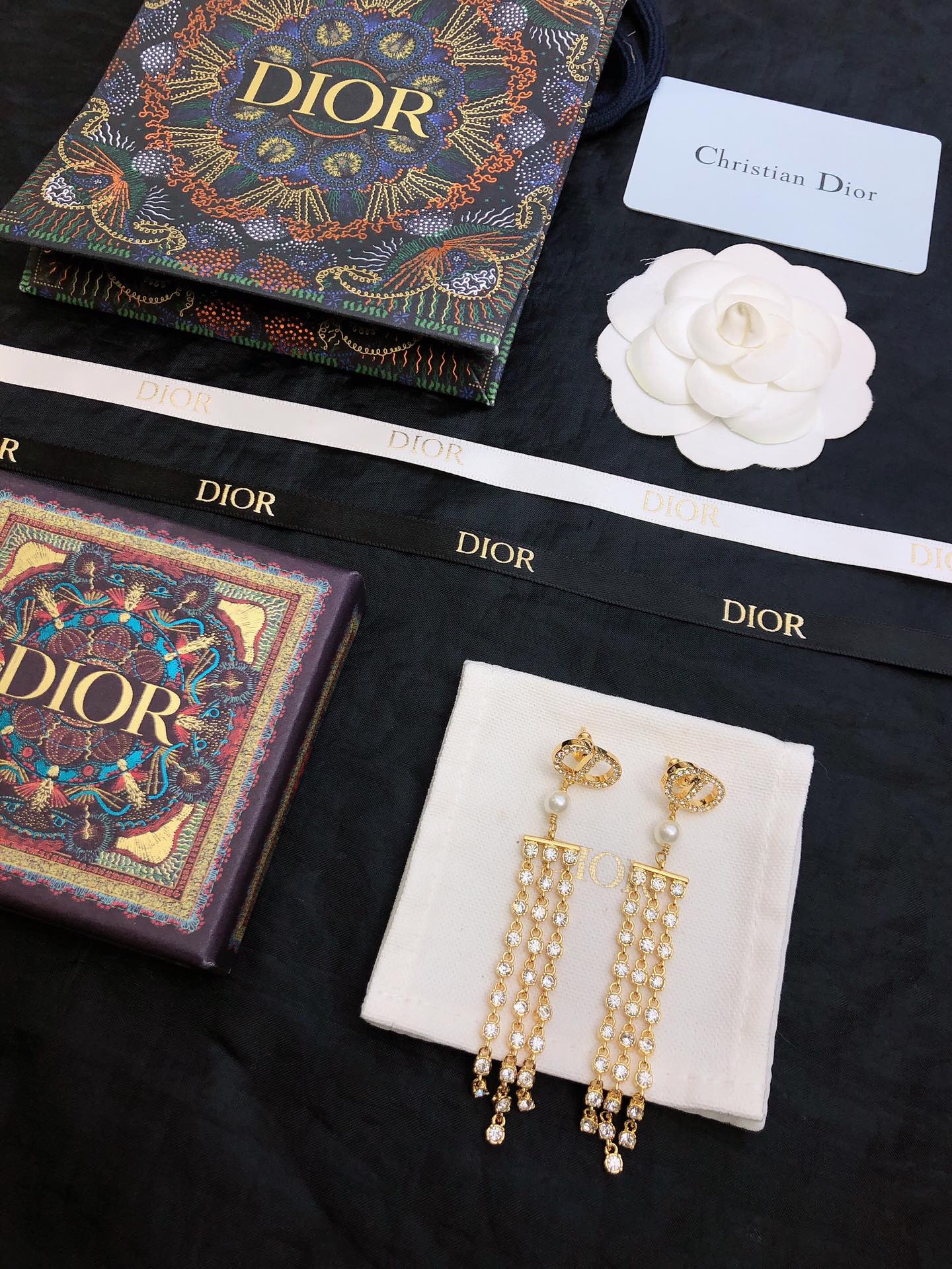 【2024】【DIOR】 ディオール  ファッションスタイルのイヤリング