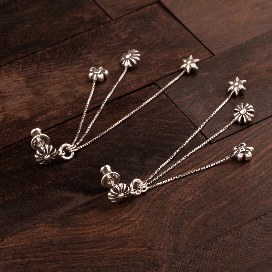 【CHROME HEARTS】 クロムハーツ  ファッションスタイルのイヤリング