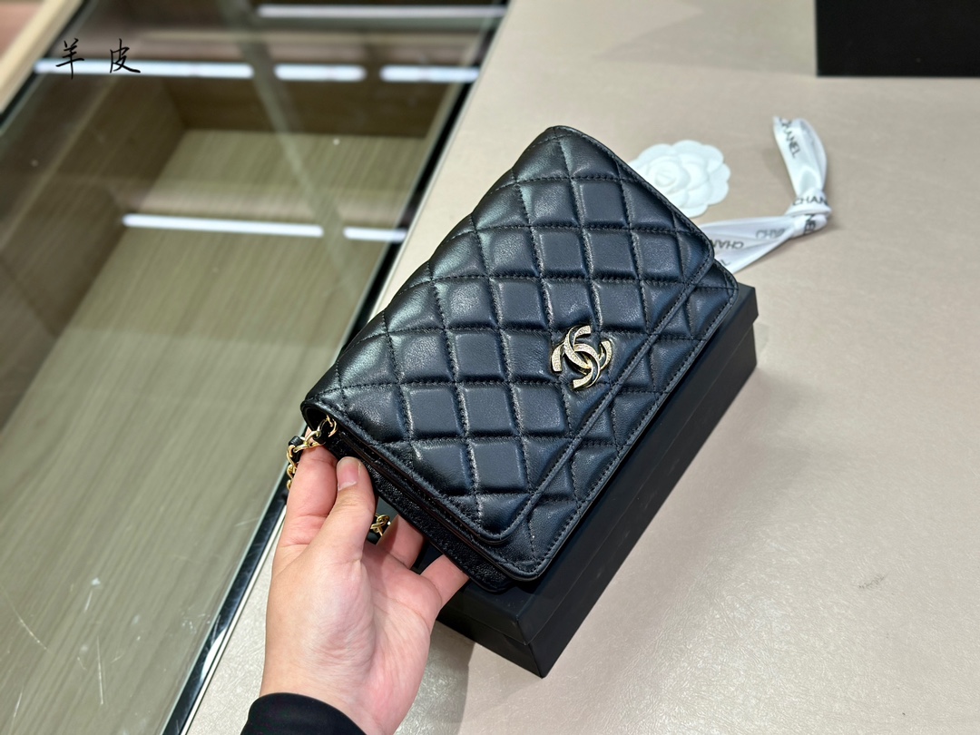 【CHANEL  公式 旗艦店】シャネル   ショルダーバッグ  当日出荷 好評に付き再入荷！19*12CM