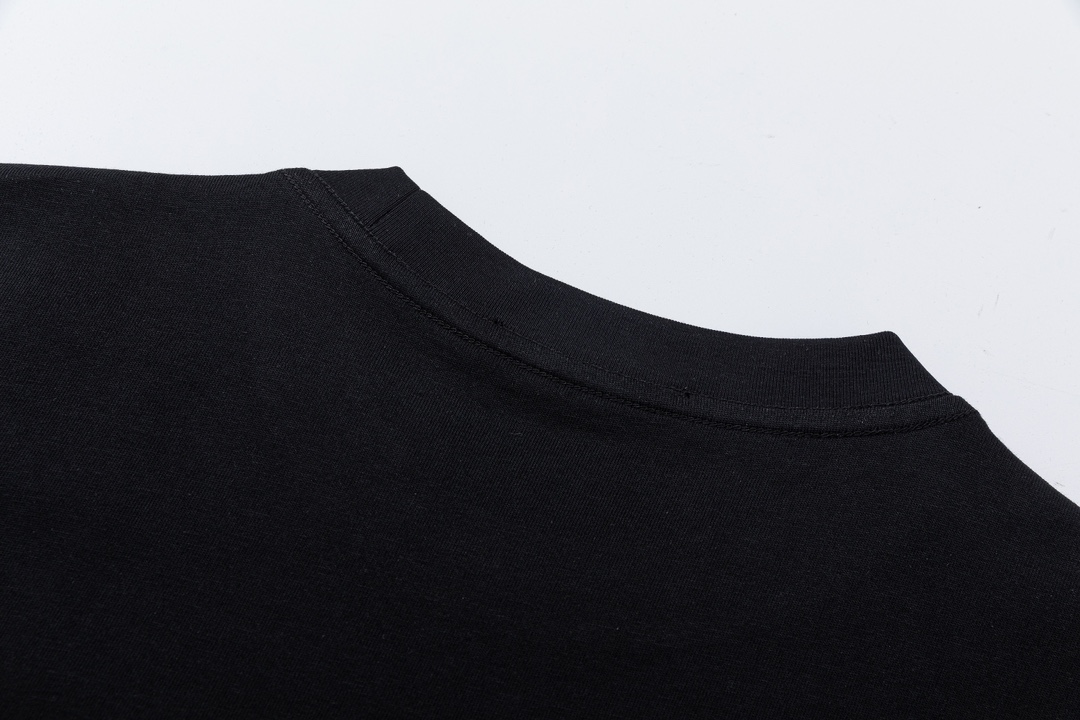 【2024】【FENDI  公式旗艦店】フェンディ   Tシャツご好評に付き再入荷！