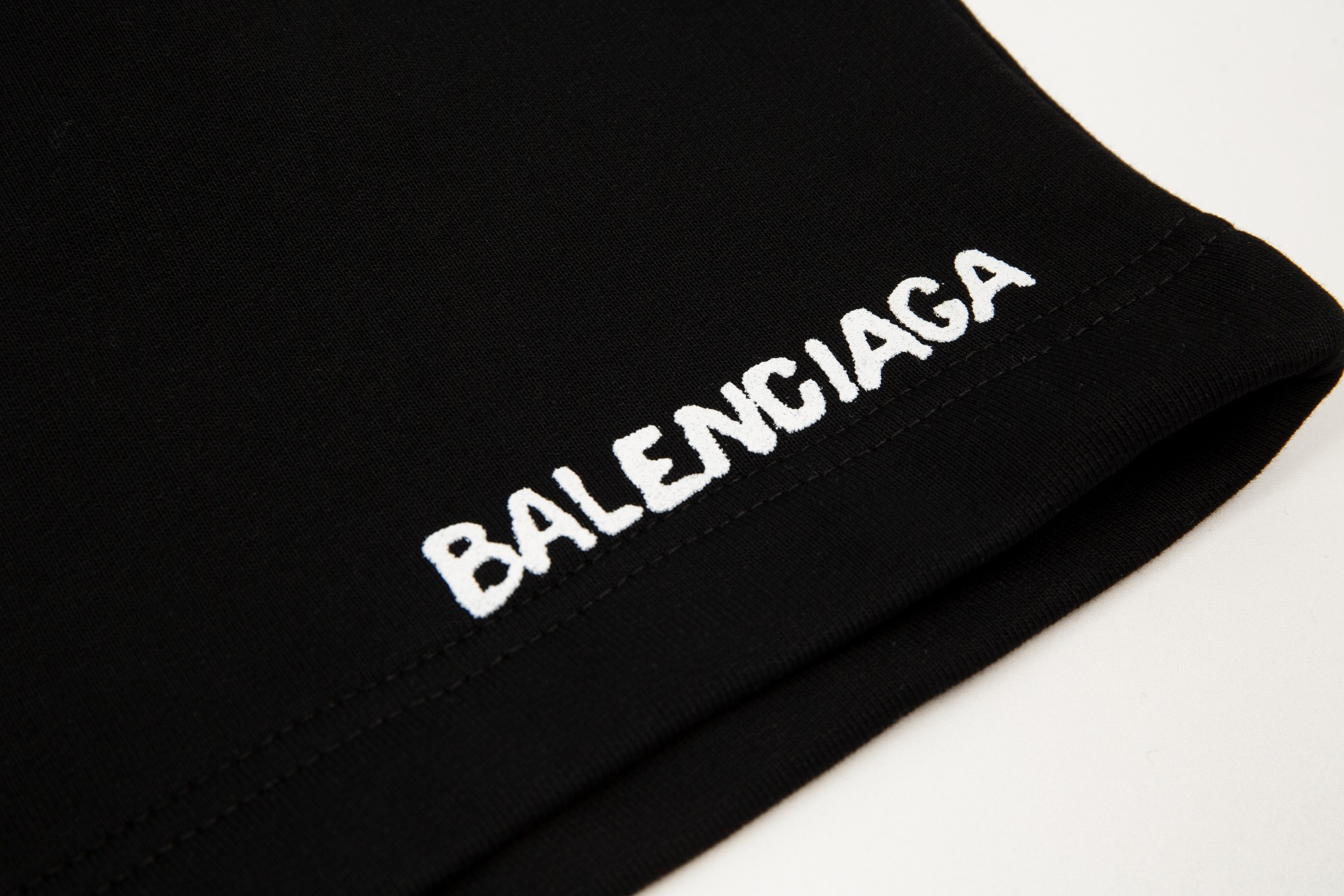 【2024】【BALENCIAGA  公式旗艦店】バレンシアガ    ショートパンツ  ご好評に付き再入荷！