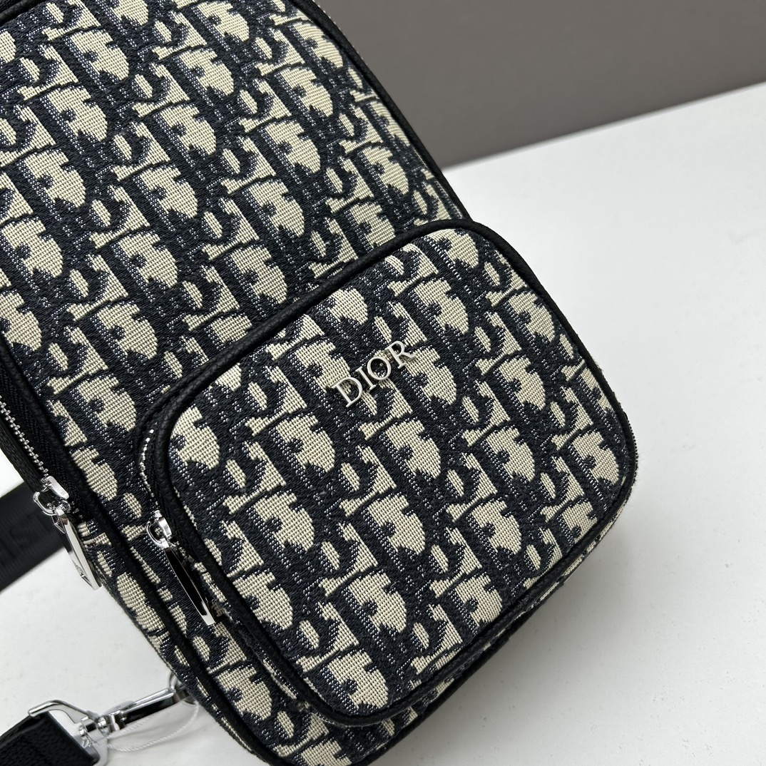 【DIOR 公式 旗艦店】ディオール リュックサック当日出荷 好評に付き再入荷！17*27*8cm