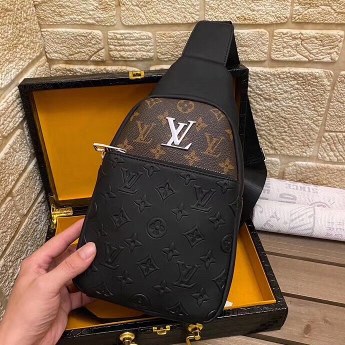 【2025】LV【LOUIS VUITTON  公式旗艦店】ルイヴィトン  胸ポケット  当日出荷 好評に付き再入荷！29*19*4CM