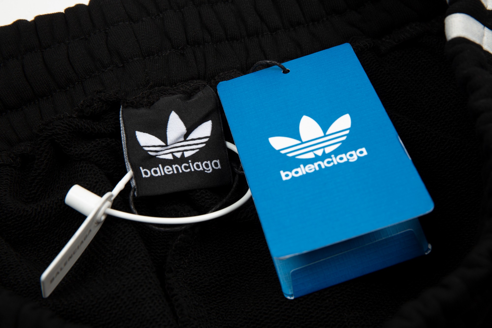 【2024】【BALENCIAGA  公式旗艦店】バレンシアガ     ショートパンツ  ご好評に付き再入荷！