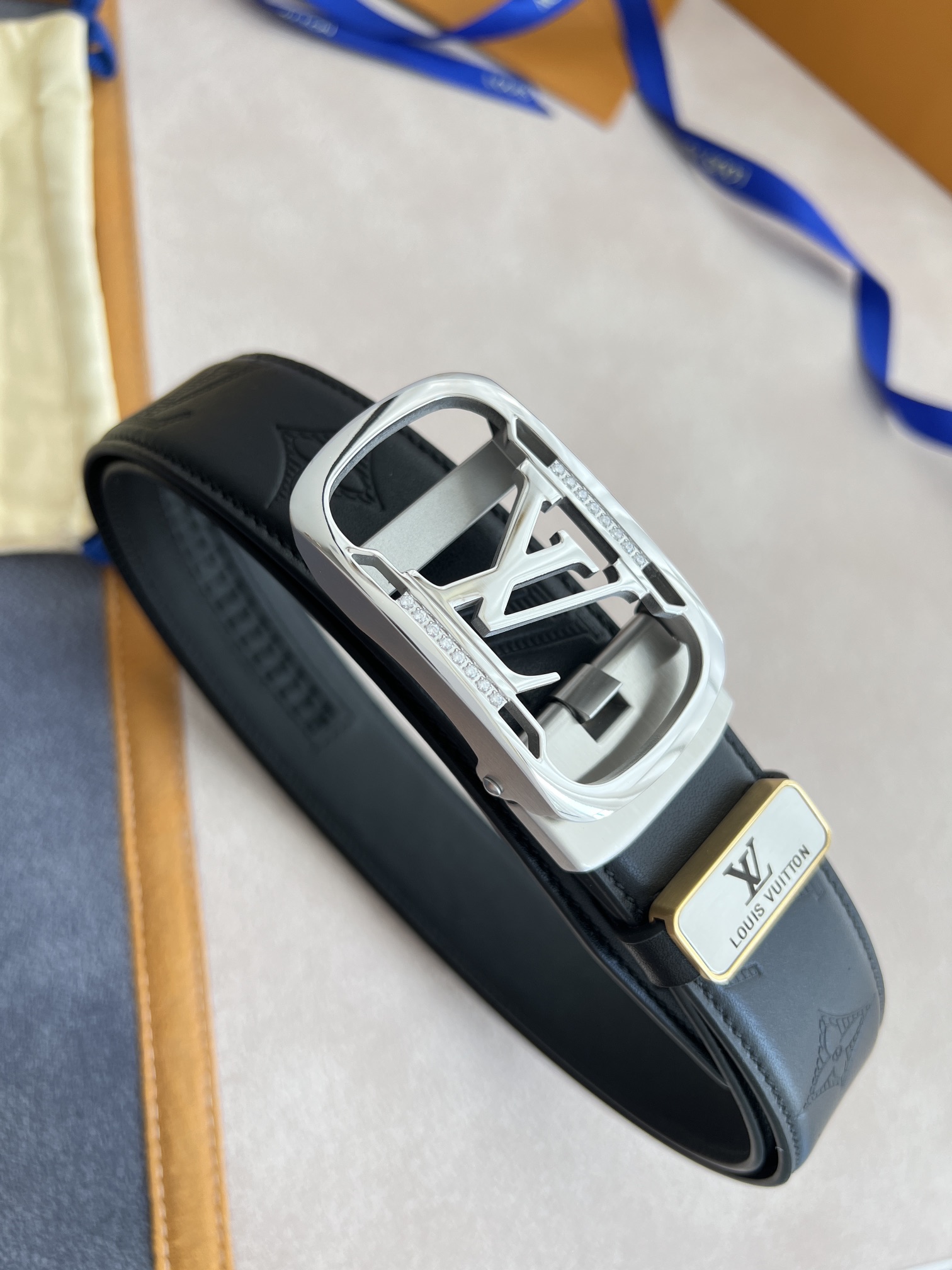 【2024】LV【 LOUIS VUITTON】(ルイヴィトン) 3.5cmベルト メンズ