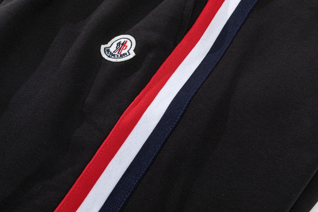 【2024】【 MONCLER   公式旗艦店】モンクレール  ショートパンツ  ご好評に付き再入荷！