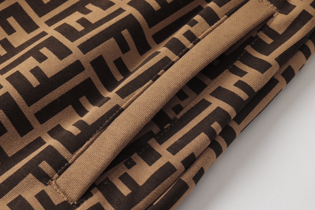 【2024】【FENDI  公式旗艦店】 フェンディ   ショートパンツ  ご好評に付き再入荷！