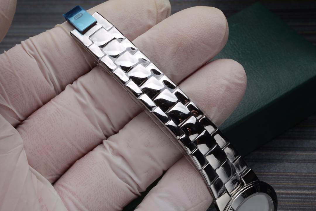 【2024】GUCCI( クッチ)  腕時計 26*6MM