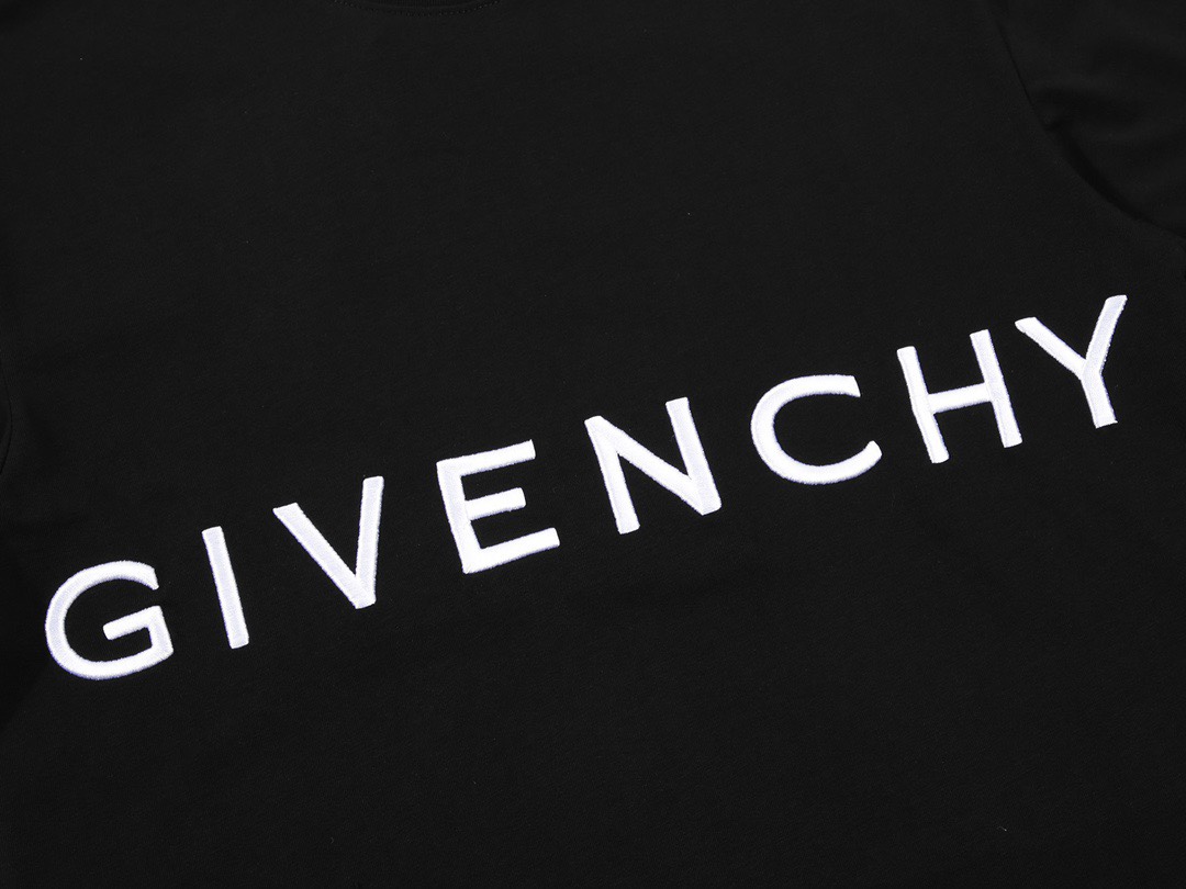 【GIVENCHY 公式旗艦店】ジバンシー     Tシャツご好評に付き再入荷！