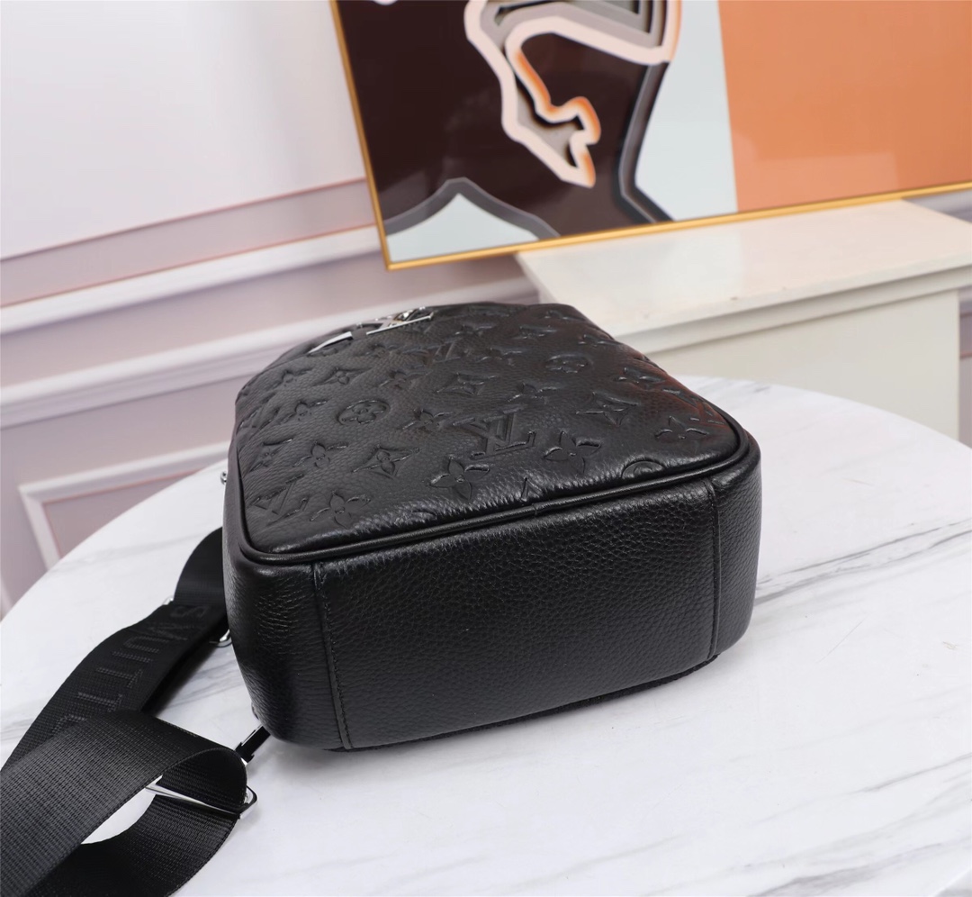 【2024】LV【LOUIS VUITTON  公式 旗艦店】 ルイヴィトン   胸ポケット当日出荷 好評に付き再入荷！29*16*6CM