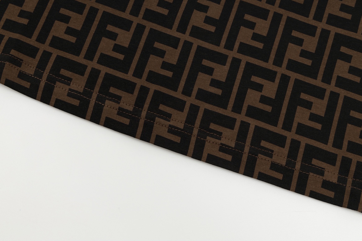 【FENDI  公式旗艦店】フェンディ   Tシャツ ご好評に付き再入荷！