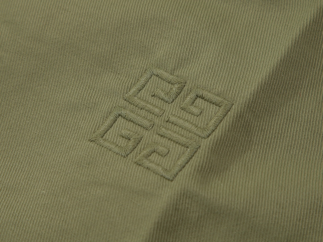 【GIVENCHY 公式旗艦店】ジバンシー    ショートパンツご好評に付き再入荷！