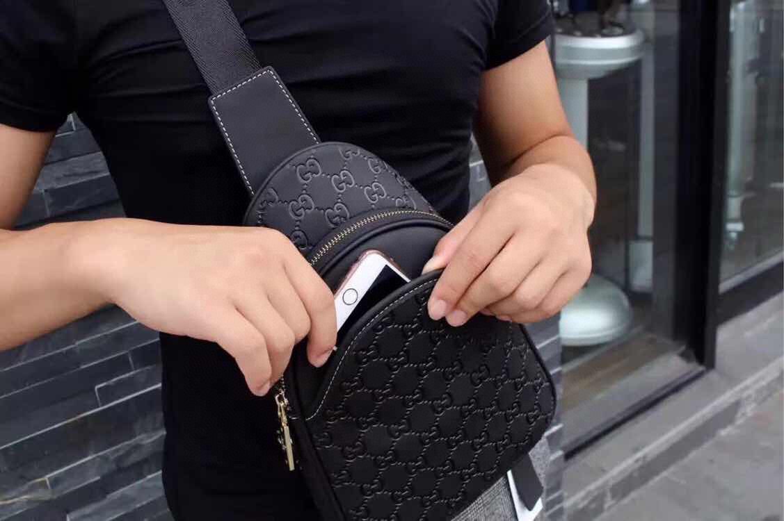 【2024】【GUCCI 公式 旗艦店】クッチ  胸ポケット 当日出荷 好評に付き再入荷！19*20*5CM