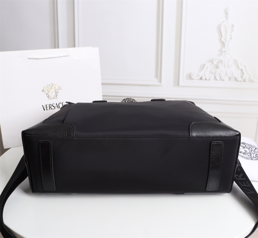【2024】【VERSACE 公式旗艦店】ヴェルサーチ 旅行かばん  当日出荷 好評に付き再入荷！41*31*13CM