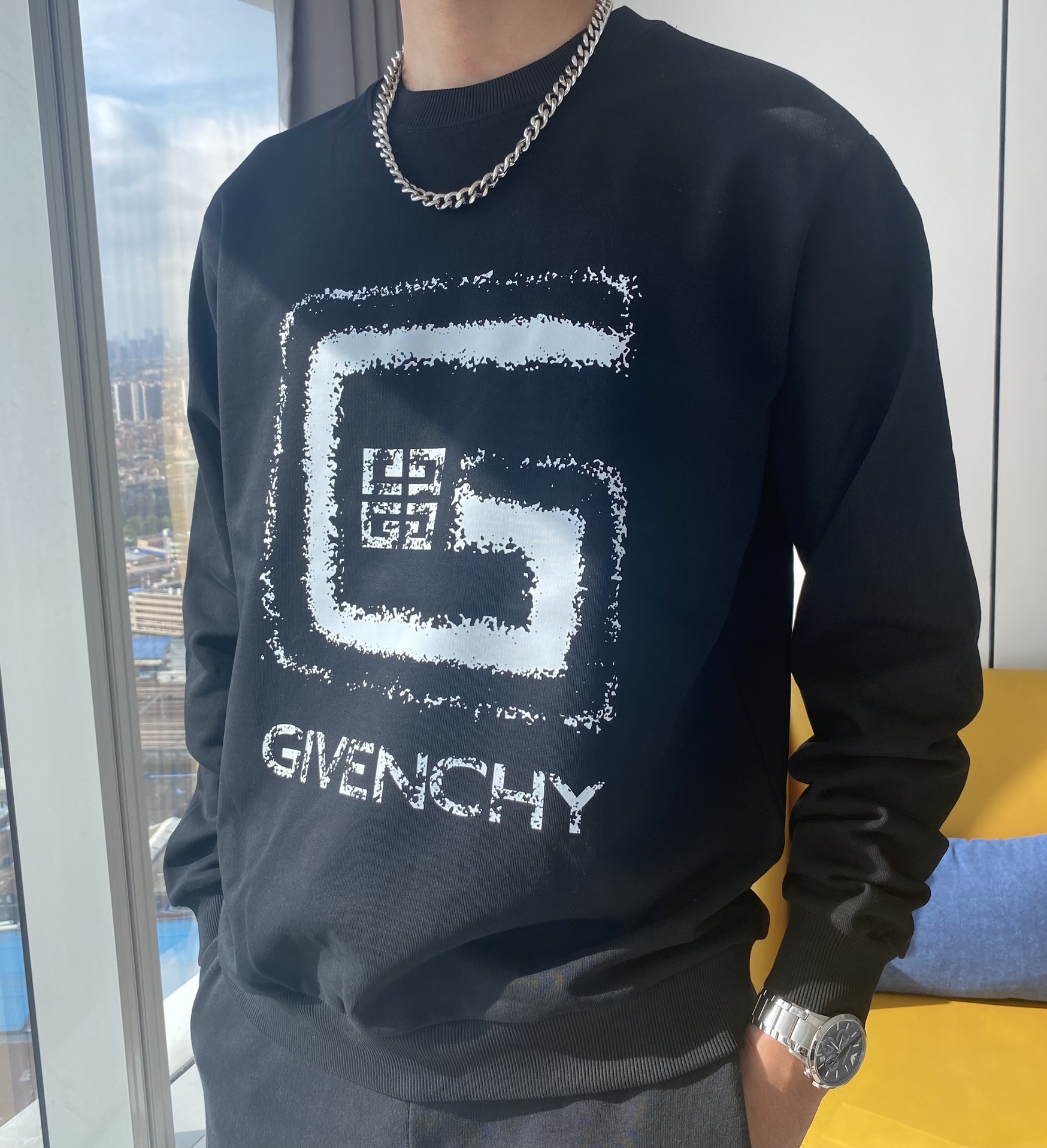 【2024】【GIVENCHY  公式旗艦店】ジバンシー 丸首の衛衣 スウェットご好評に付き再入荷！