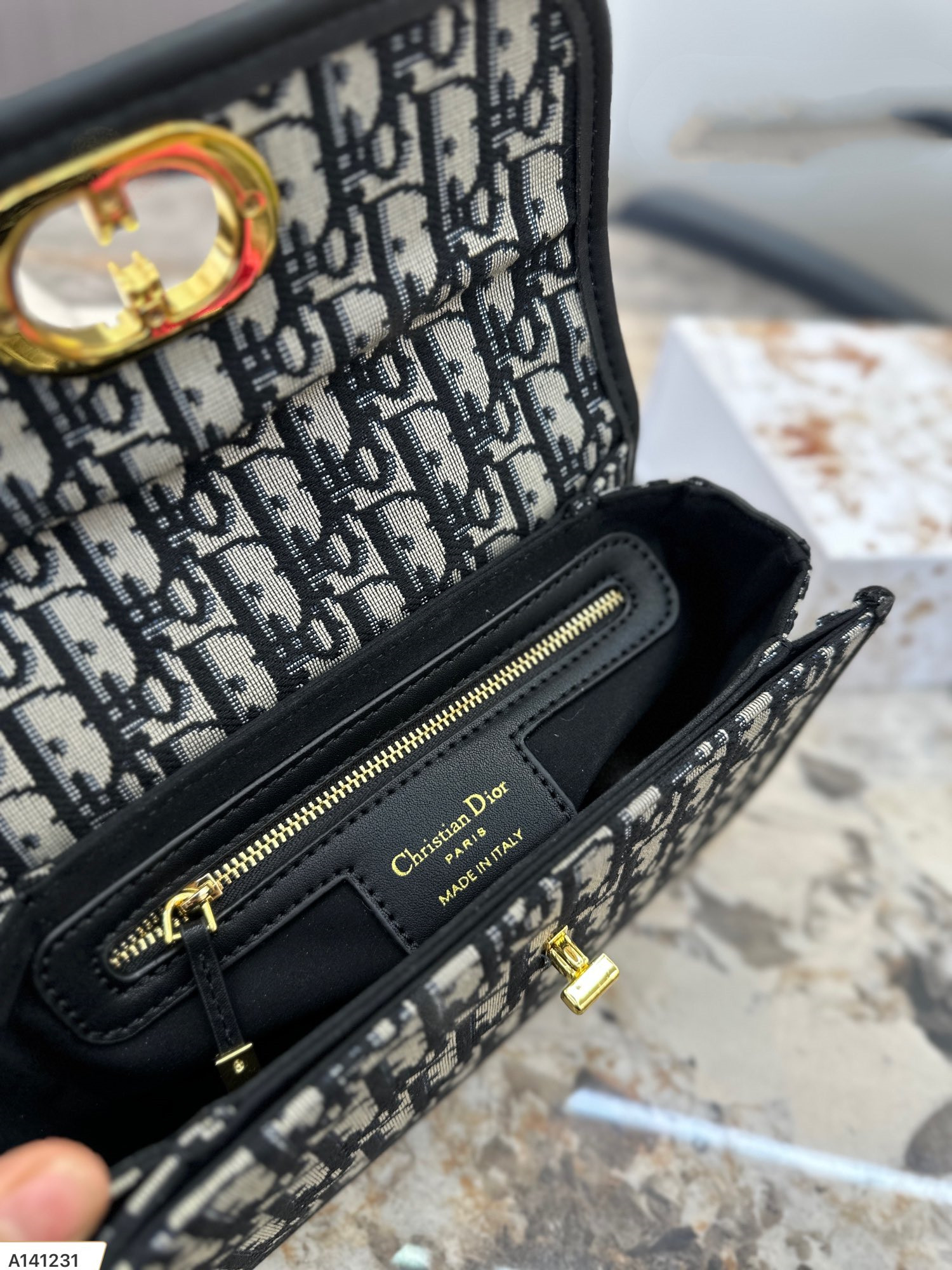 【2024】【DIOR 公式旗艦店】ディオール   ショルダーバッグ 当日出荷 好評に付き再入荷！22.5*12CM