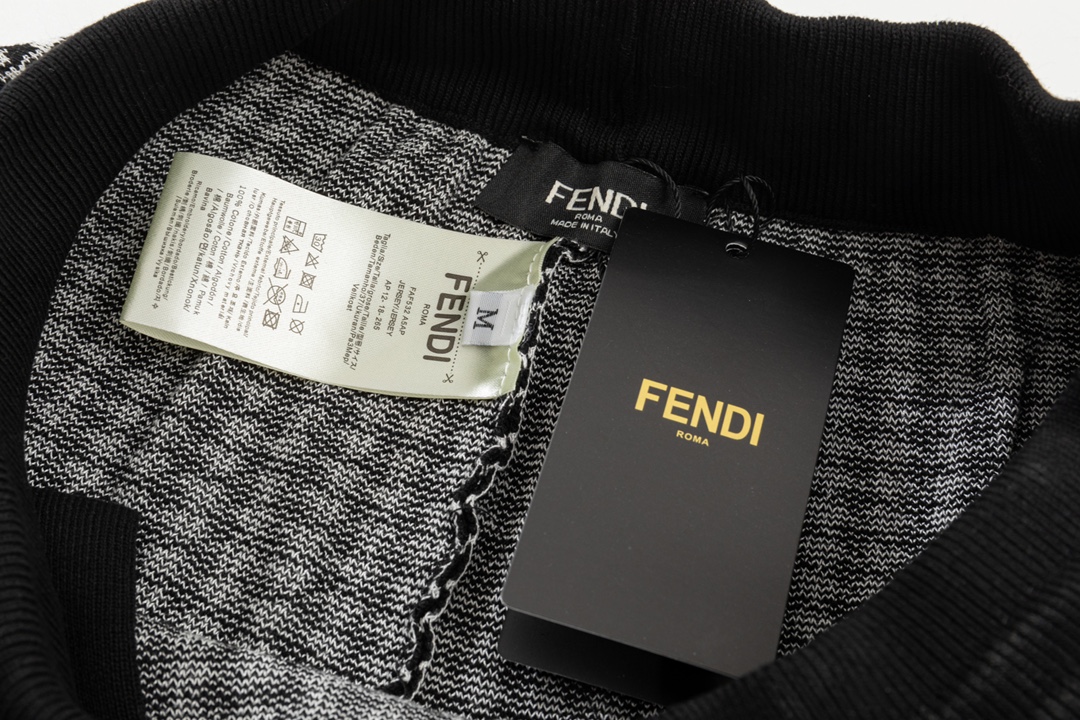【2024】【FENDI  公式旗艦店】フェンディ   ショートパンツご好評に付き再入荷！