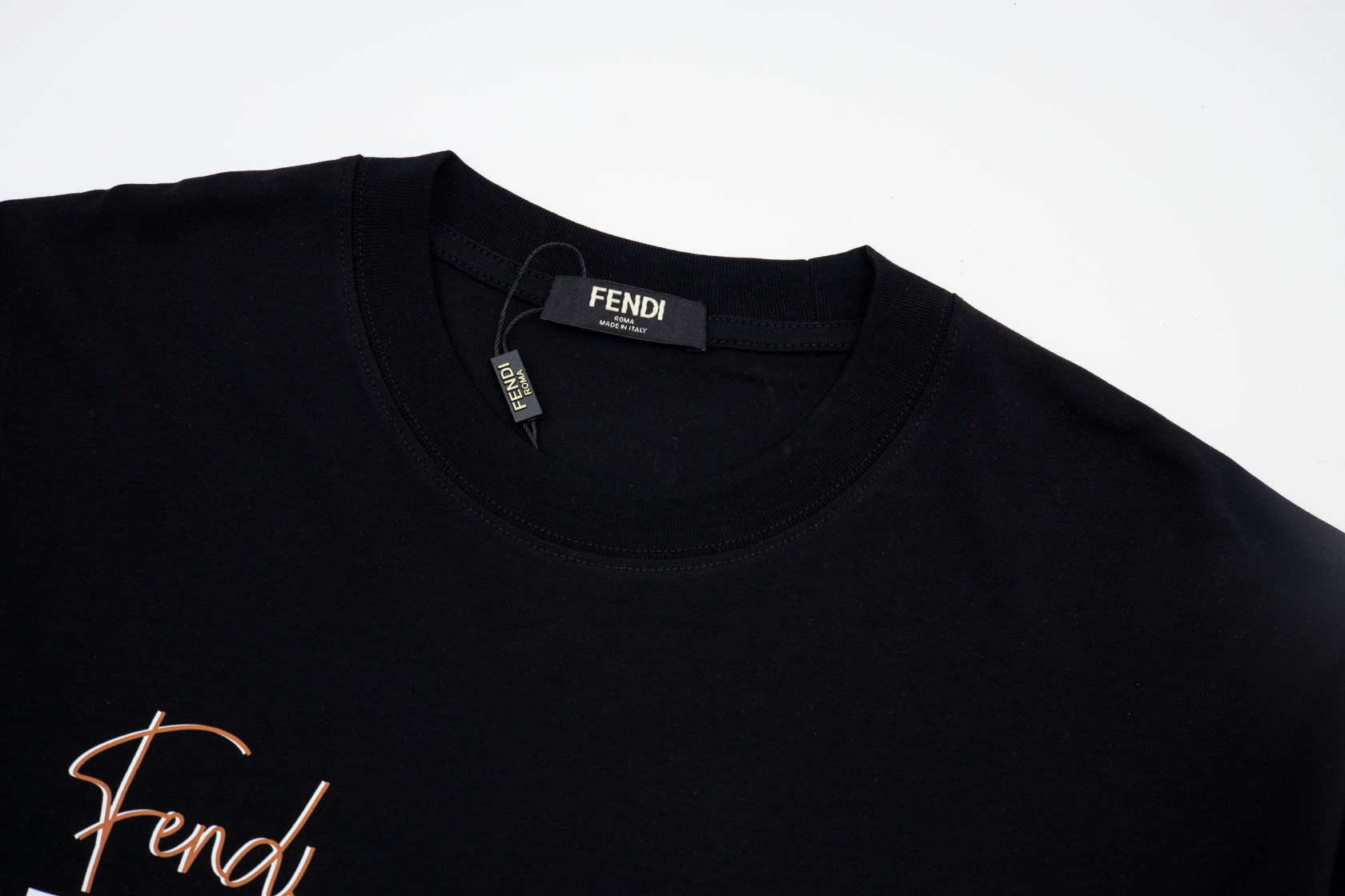 【FENDI 公式旗艦店】フェンディ   Tシャツご好評に付き再入荷！