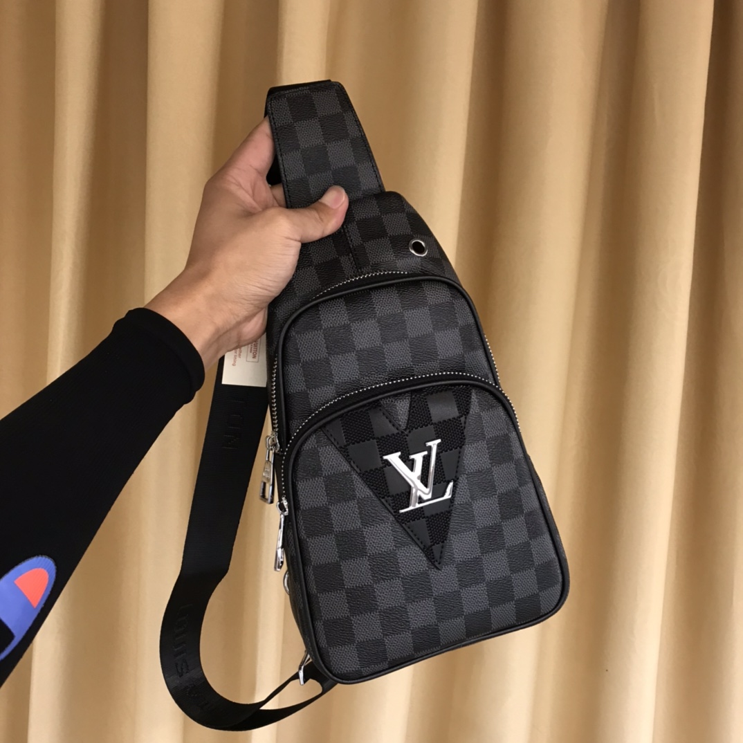 【LOUIS VUITTON  公式 旗艦店】 ルイヴィトン   胸ポケット当日出荷 好評に付き再入荷！29*16*6CM