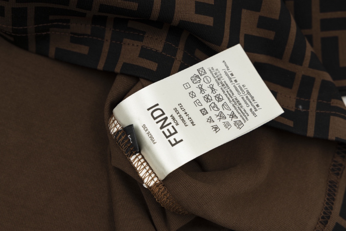 【FENDI  公式旗艦店】フェンディ   Tシャツ ご好評に付き再入荷！