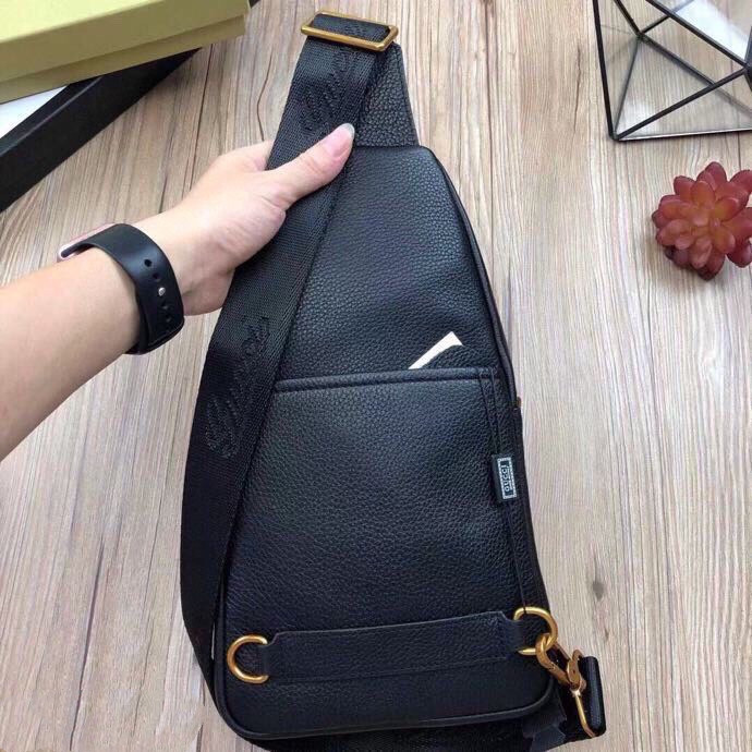 【GUCCI 公式 旗艦店】クッチ  胸ポケット 当日出荷 好評に付き再入荷！28*18*7CM