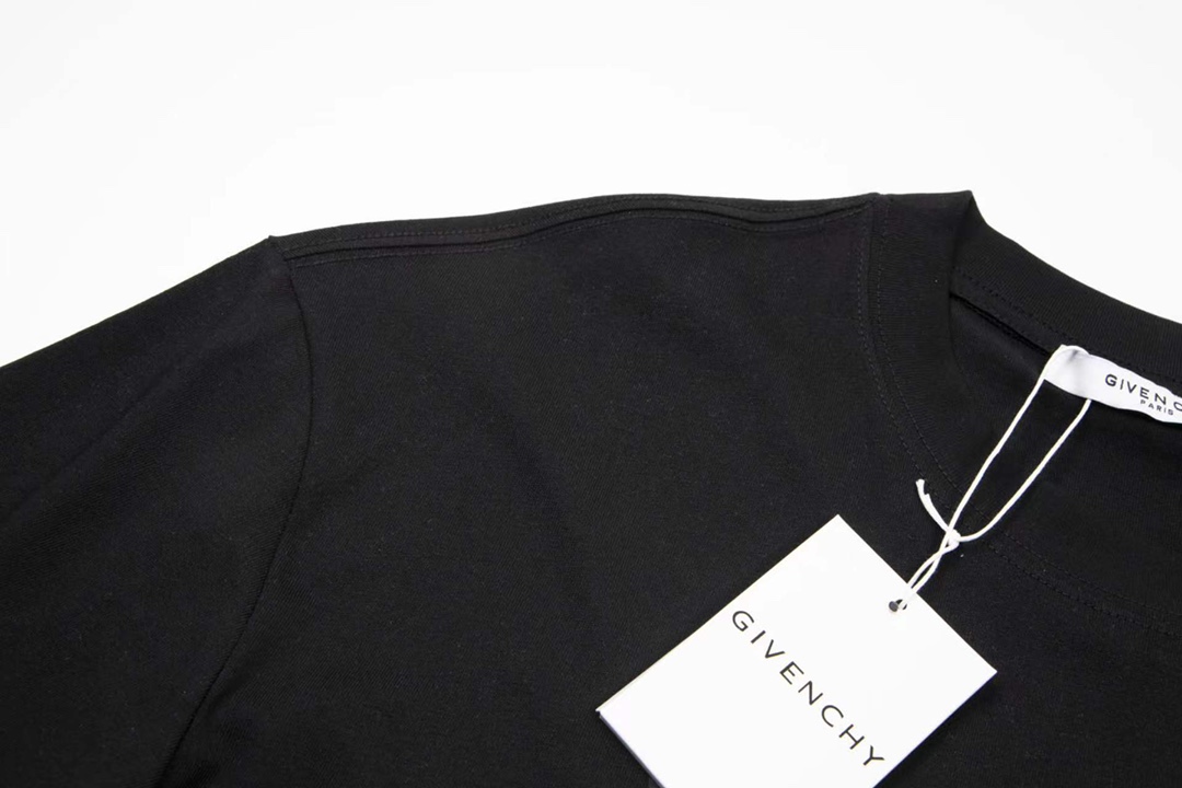 【2024】【GIVENCHY 公式旗艦店】ジバンシー   Tシャツ ご好評に付き再入荷！