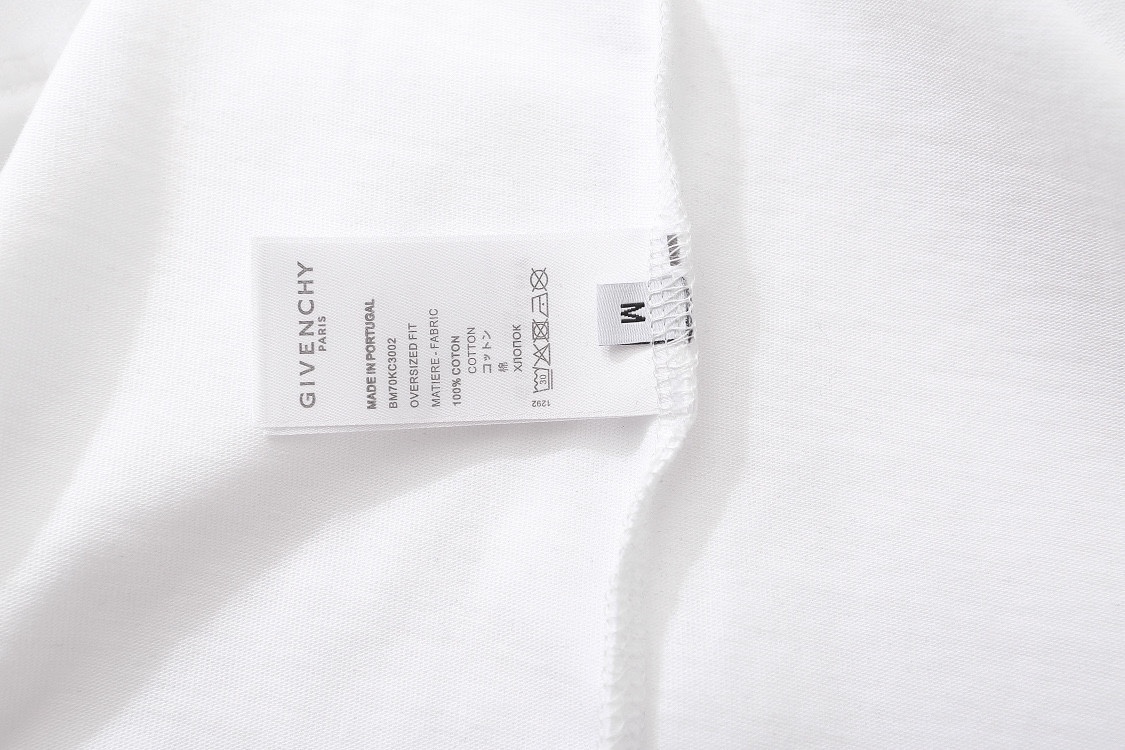 【2024】【GIVENCHY 公式旗艦店】ジバンシー   Tシャツ ご好評に付き再入荷！