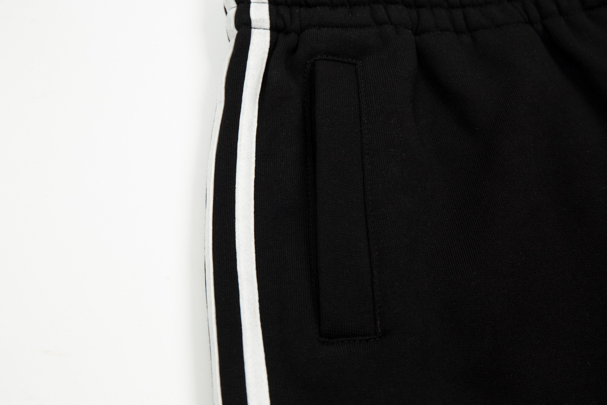 【2024】【BALENCIAGA  公式旗艦店】バレンシアガ     ショートパンツ  ご好評に付き再入荷！