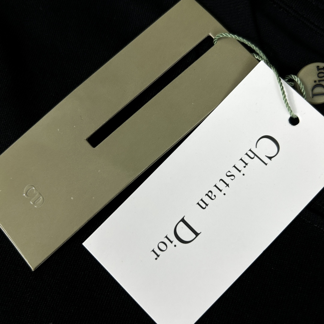【2024】【DIOR公式旗艦店】ディオール   Tシャツ ご好評に付き再入荷！