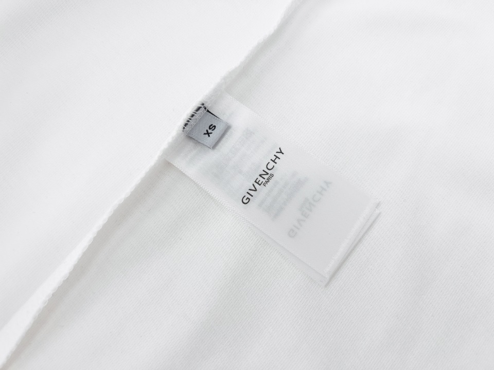 【2024】【GIVENCHY 公式旗艦店】ジバンシー  Tシャツ ご好評に付き再入荷！