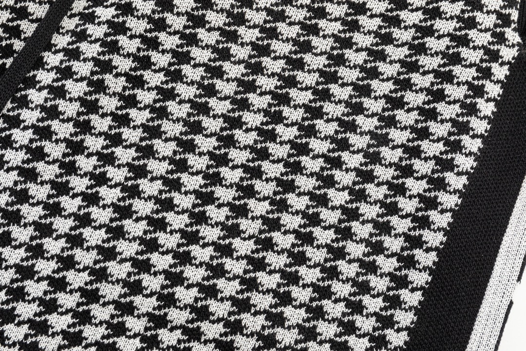 【2024】【FENDI  公式旗艦店】フェンディ   ショートパンツご好評に付き再入荷！