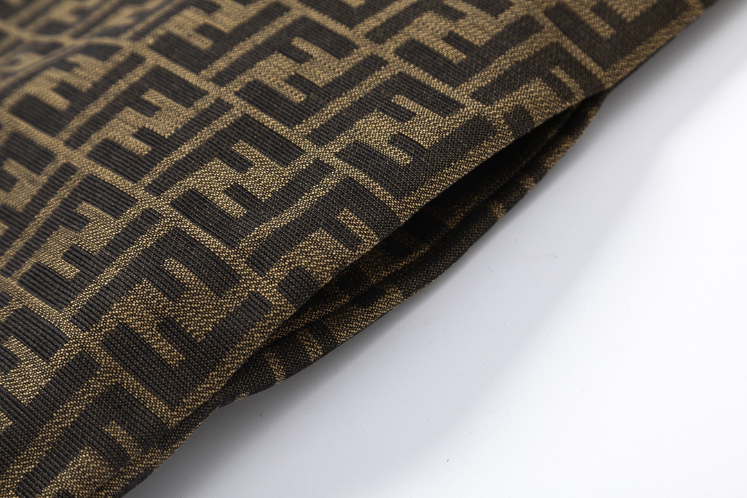 【2024】【FENDI  公式旗艦店】 フェンディ    シャツ  ご好評に付き再入荷！