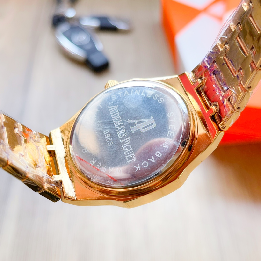 【2024】Audemars Piguet ( オーデマ ピゲ)  腕時計 40*10MM