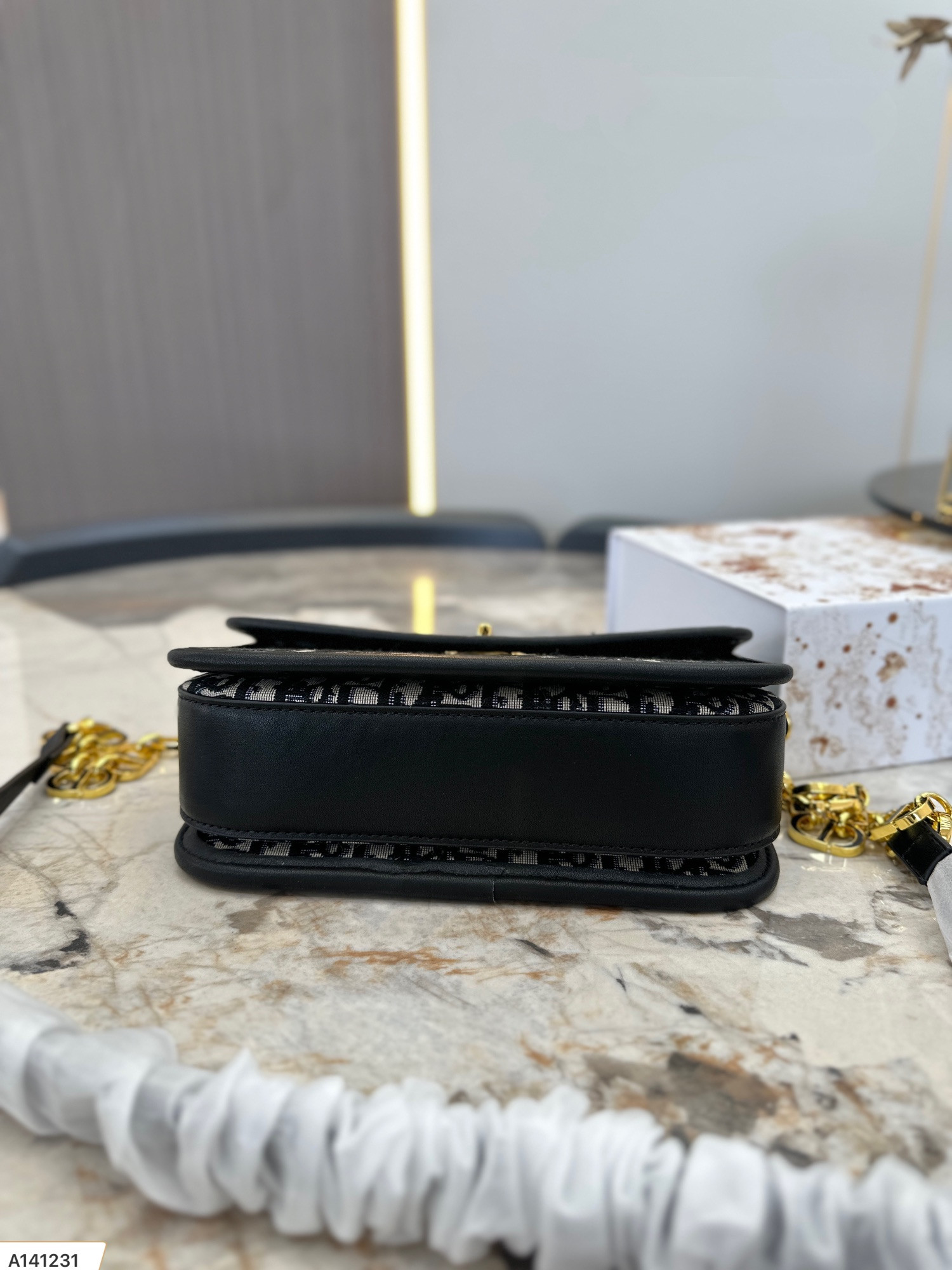 【2024】【DIOR 公式旗艦店】ディオール   ショルダーバッグ 当日出荷 好評に付き再入荷！22.5*12CM