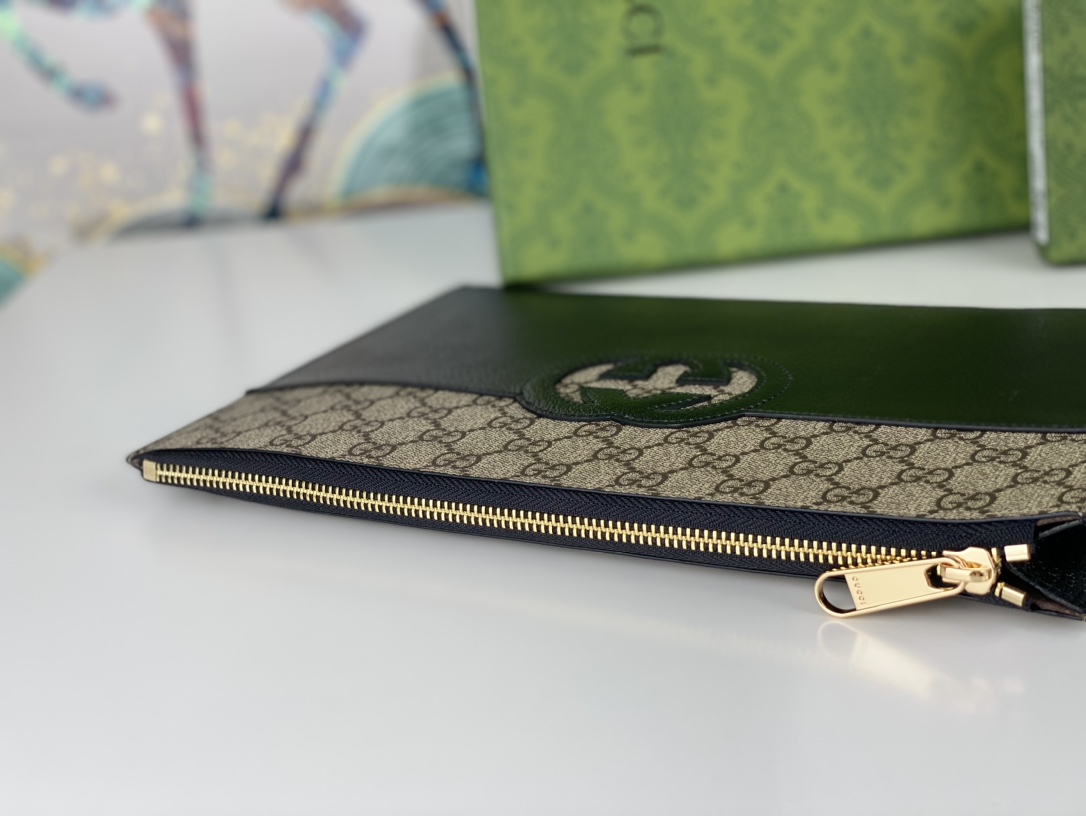 【2024】【GUCCI 公式 旗艦店】クッチ  クラッチバッグ 当日出荷 好評に付き再入荷！30.5*21*1.5CM