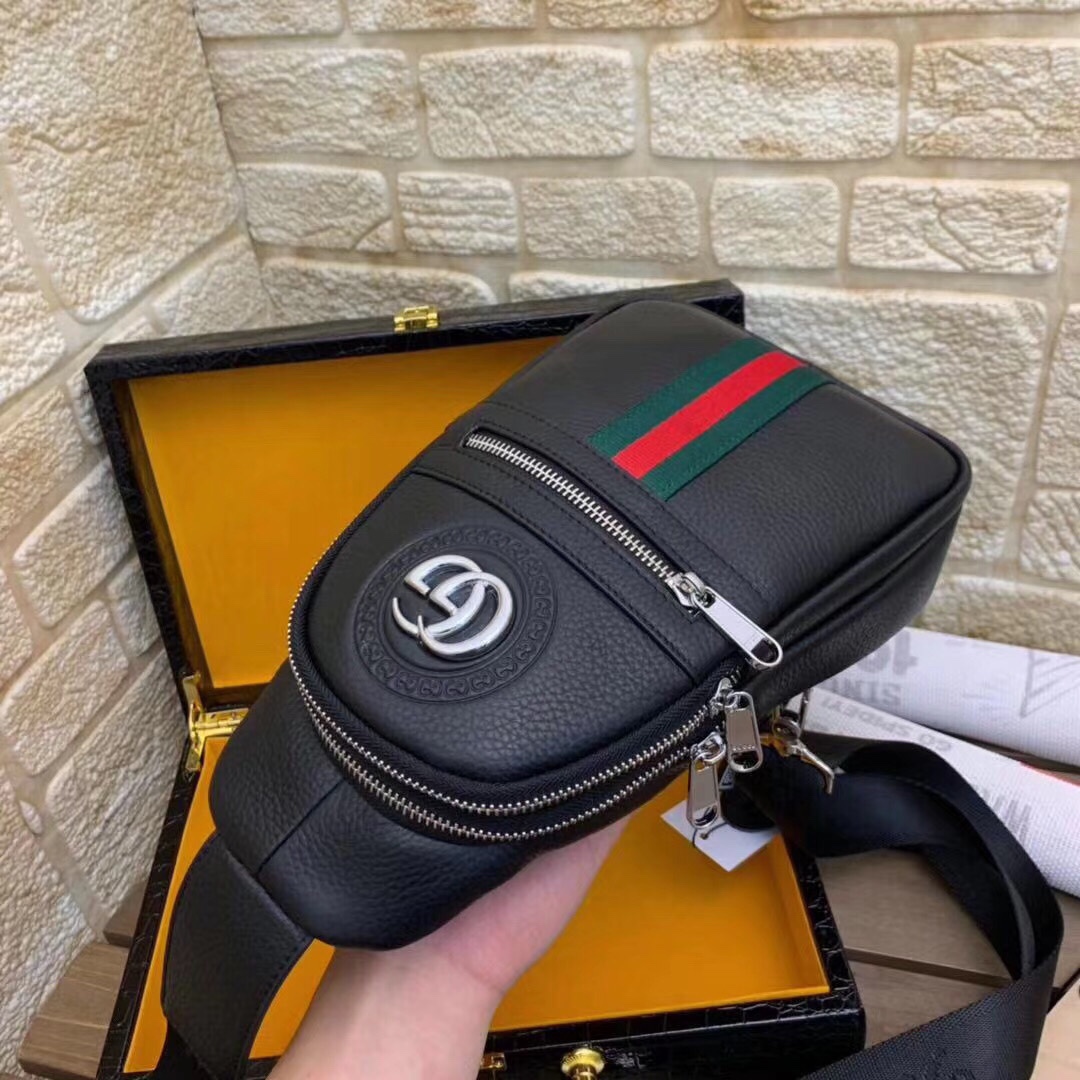 【GUCCI 公式 旗艦店】クッチ  胸ポケット当日出荷 好評に付き再入荷！30*18*7CM