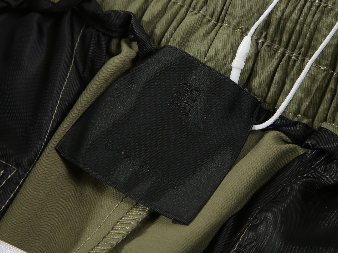 【GIVENCHY 公式旗艦店】ジバンシー    ショートパンツご好評に付き再入荷！