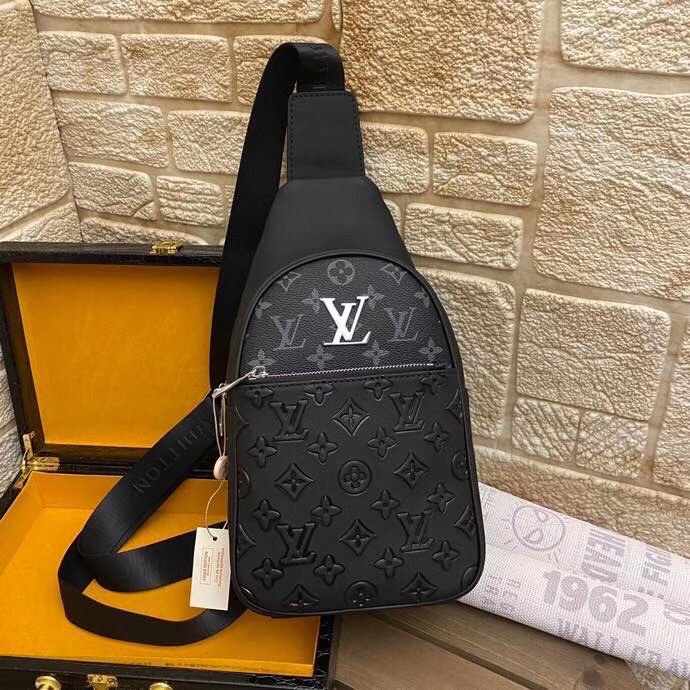 【2025】LV【LOUIS VUITTON  公式旗艦店】ルイヴィトン  胸ポケット  当日出荷 好評に付き再入荷！29*19*4CM
