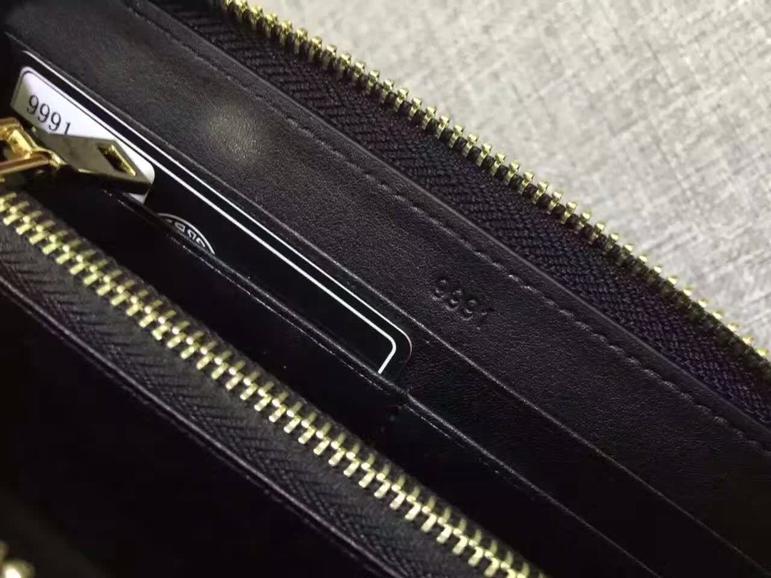 【2024】【VERSACE 公式旗艦店】ヴェルサーチ 財布   当日出荷 好評に付き再入荷！19*10*2.5CM