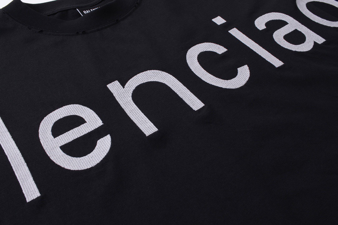 【BALENCIAGA  公式旗艦店】バレンシアガ 丸首の衛衣スウェット ご好評に付き再入荷！