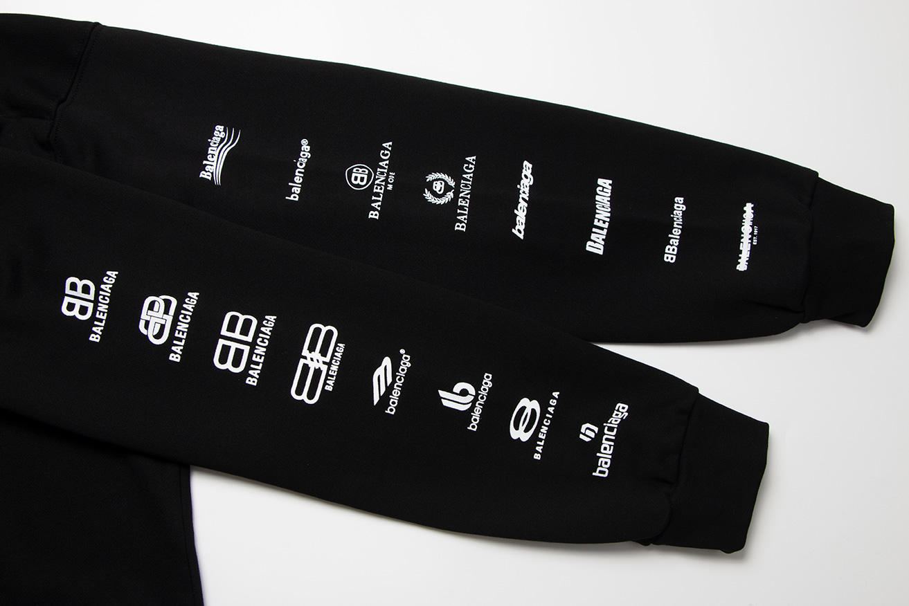 【BALENCIAGA 公式旗艦店】バレンシアガ  パーカー  ウェット ご好評に付き再入荷！
