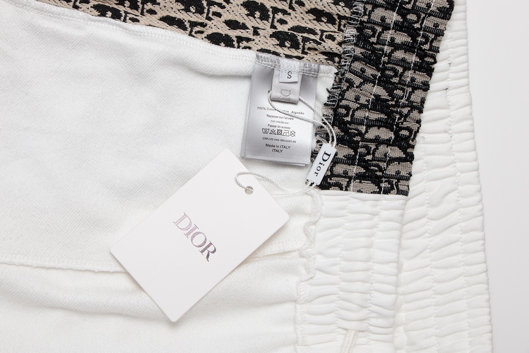 【DIOR  公式旗艦店】ディオール   ショートパンツ  ご好評に付き再入荷！
