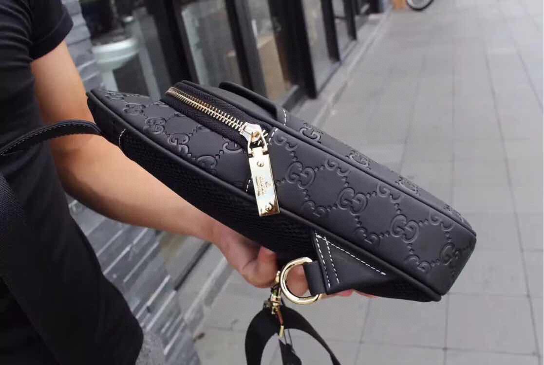 【2024】【GUCCI 公式 旗艦店】クッチ  胸ポケット 当日出荷 好評に付き再入荷！19*20*5CM