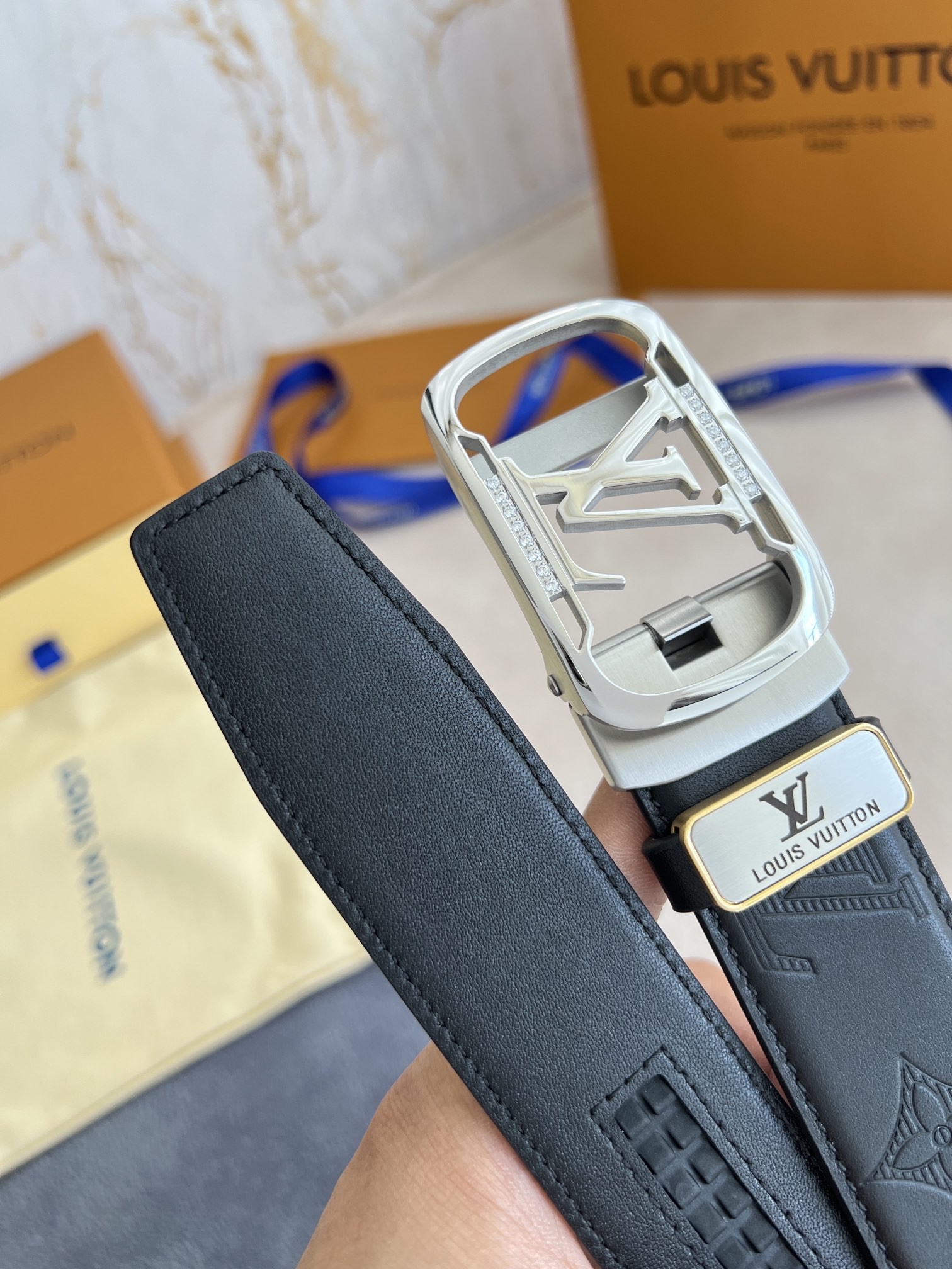 【2024】LV【 LOUIS VUITTON】(ルイヴィトン) 3.5cmベルト メンズ