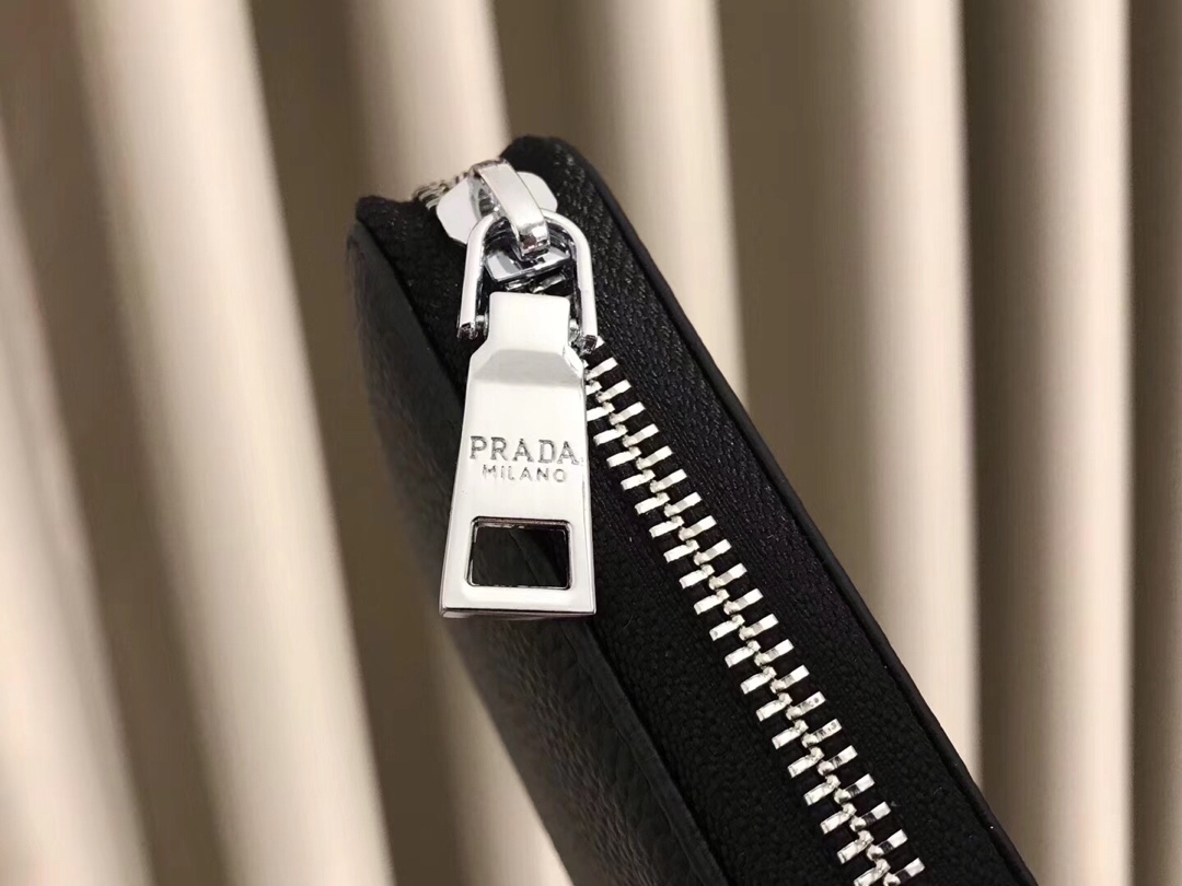 【2024】【PRADA  公式 旗艦店】プラダ  財布当日出荷 好評に付き再入荷！30*22*10CM