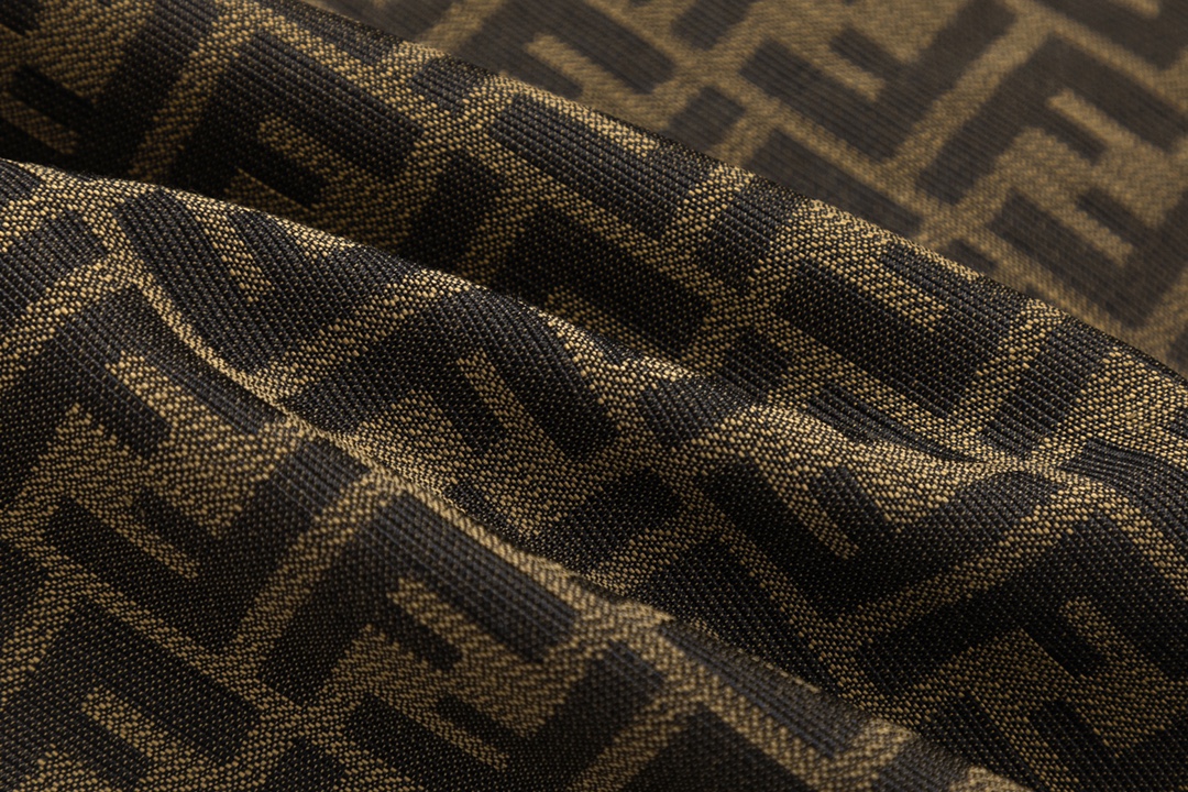 【2024】【FENDI  公式旗艦店】 フェンディ    シャツ  ご好評に付き再入荷！