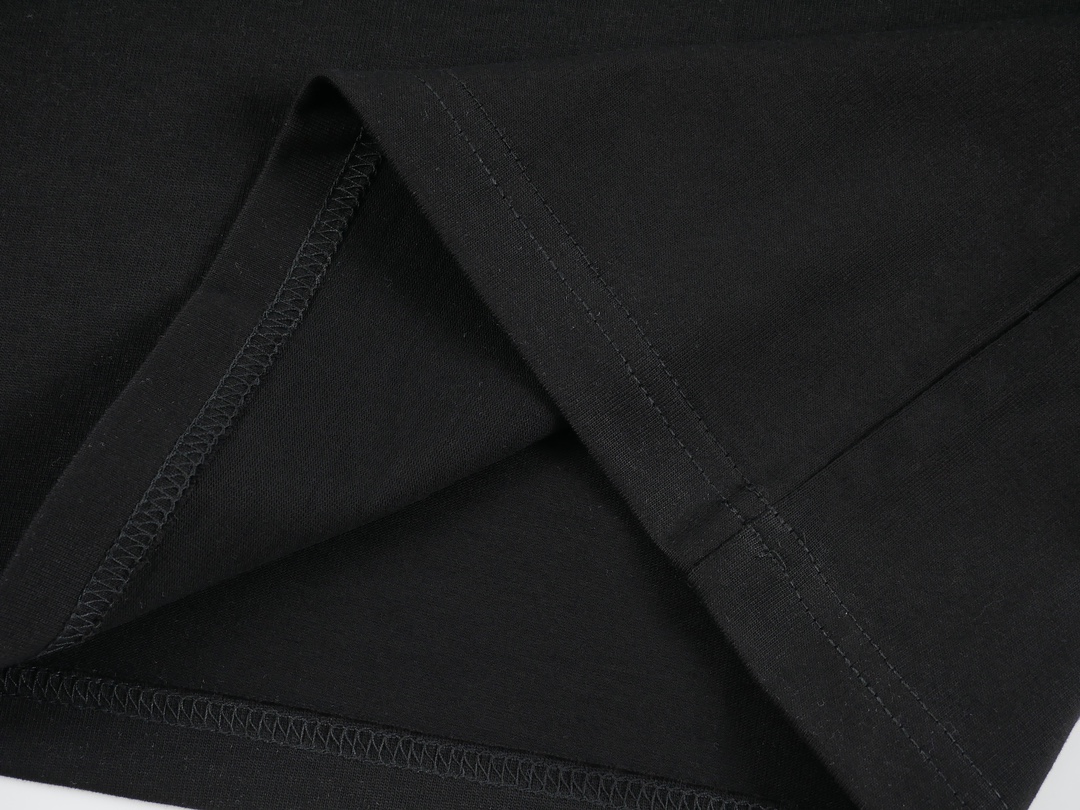 【2024】【GIVENCHY 公式旗艦店】ジバンシー   Tシャツ ご好評に付き再入荷！