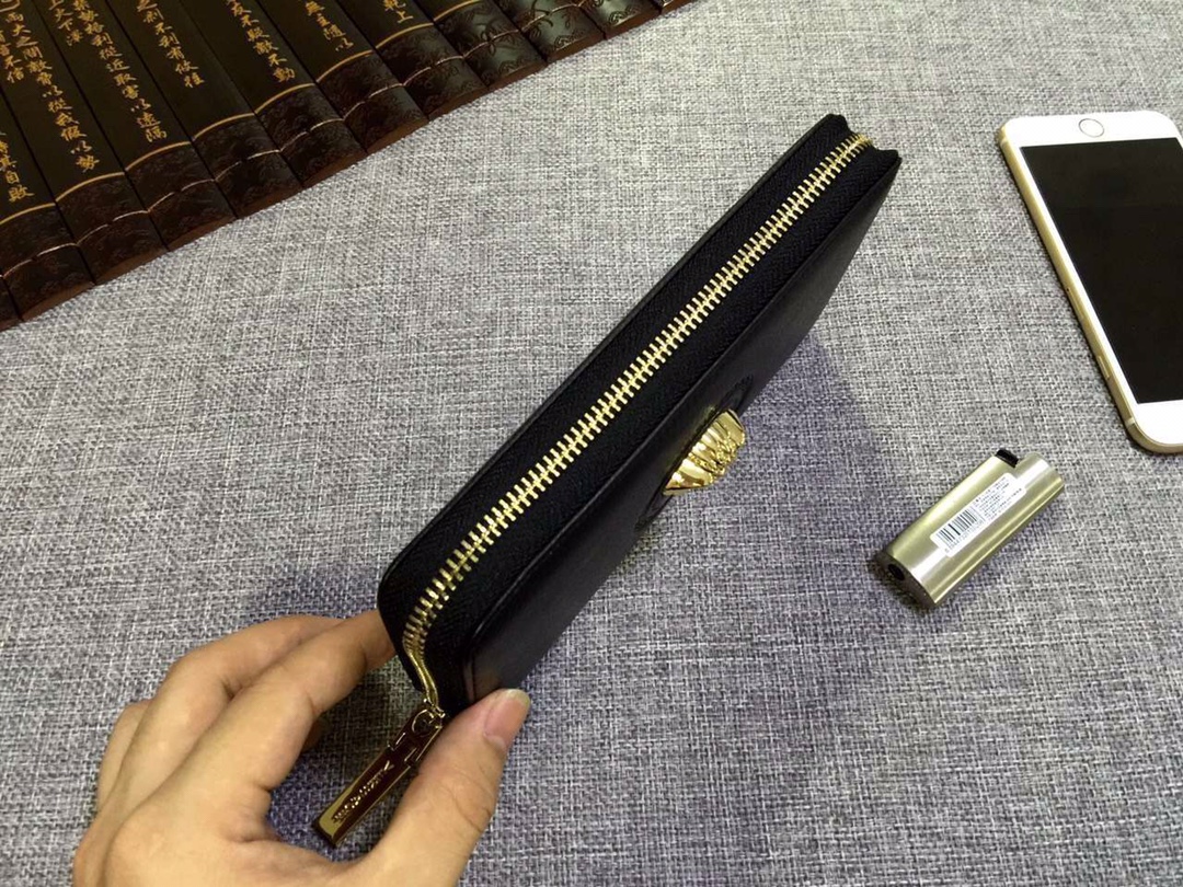 【2024】【VERSACE 公式旗艦店】ヴェルサーチ 財布   当日出荷 好評に付き再入荷！19*10*2.5CM